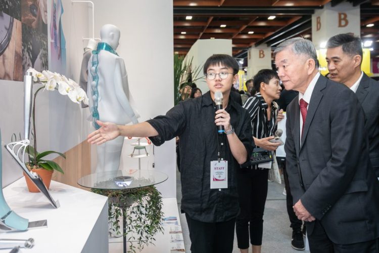 Chinese English Translator Native English Speaker